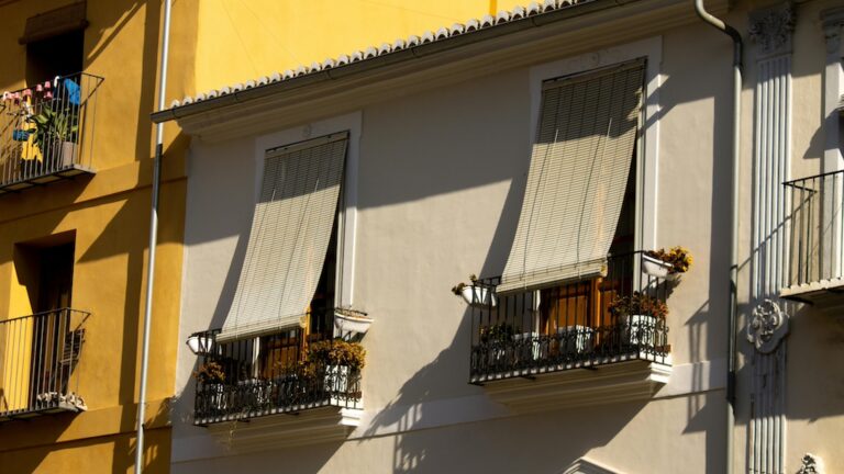 Retractable Awnings for outdoor space